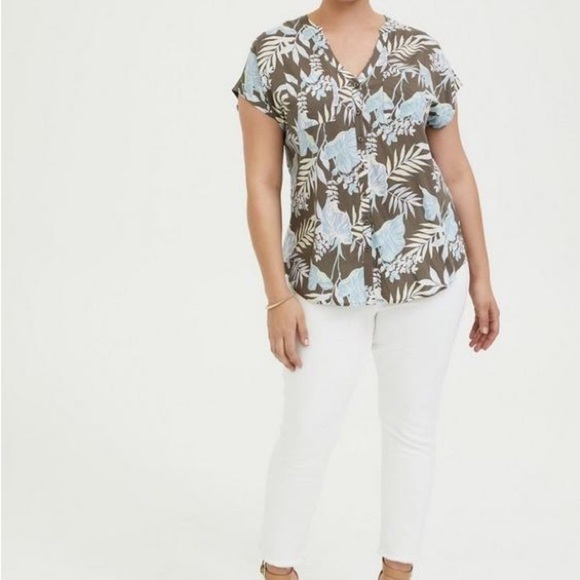 Torrid CHALLIS BUTTON-FRONT DOLMAN SLEEVE TOP size 1x - Picture 3 of 10